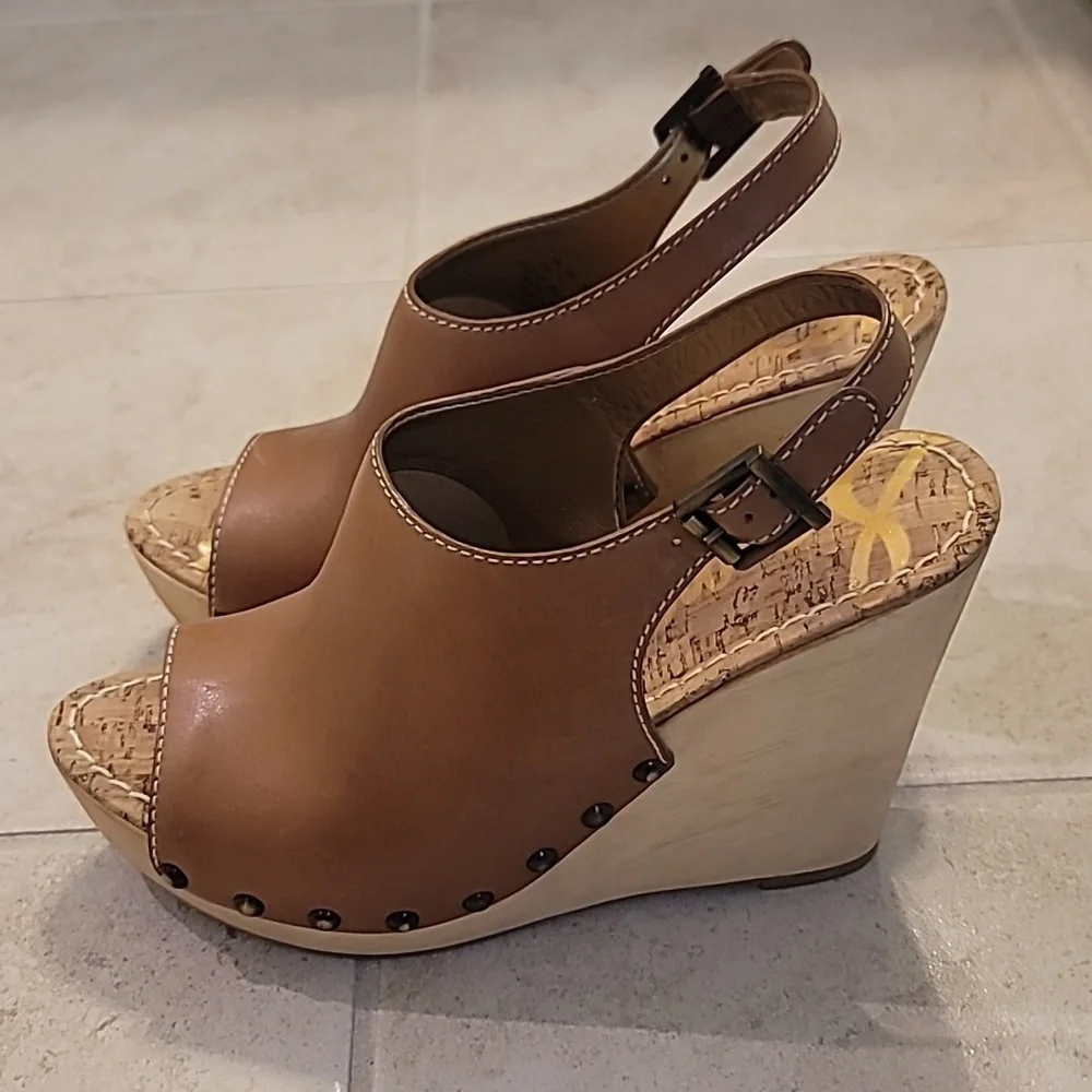 Sandals - Picture 2 of 3